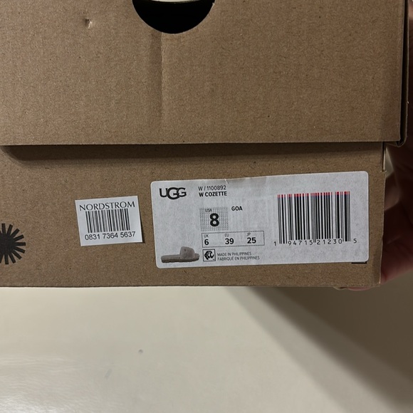 Empty UGG shoe box - Picture 3 of 5